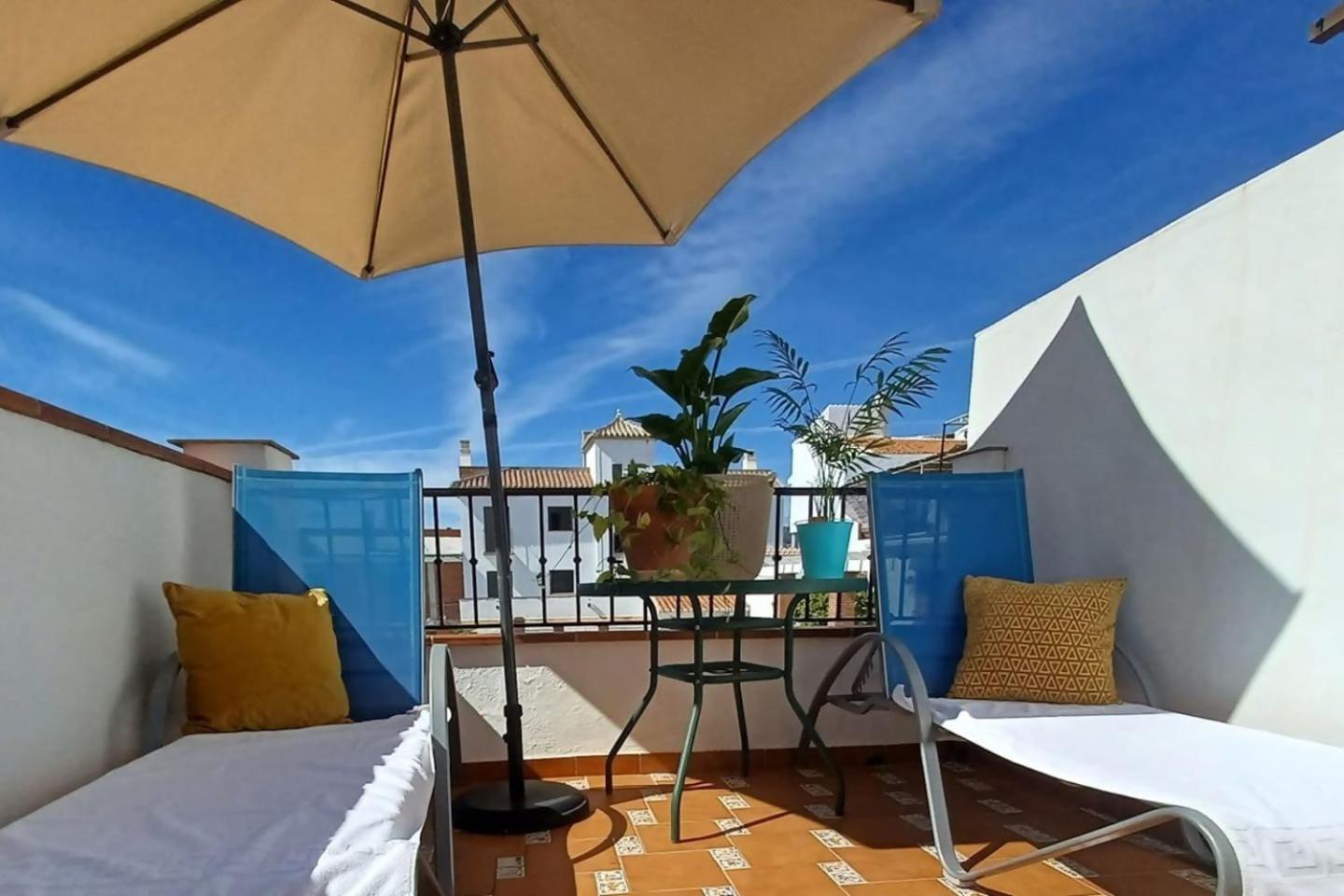 Tipica Casa En Frigiliana Con Patio Y Terraza Apartment Exterior photo